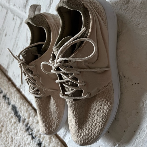 8.5 tan womens nikes - Picture 5 of 8